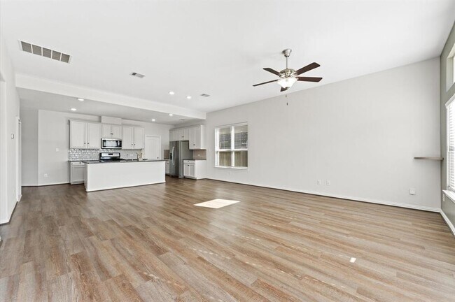 Building Photo - 31423 Elkcreek Bend Dr