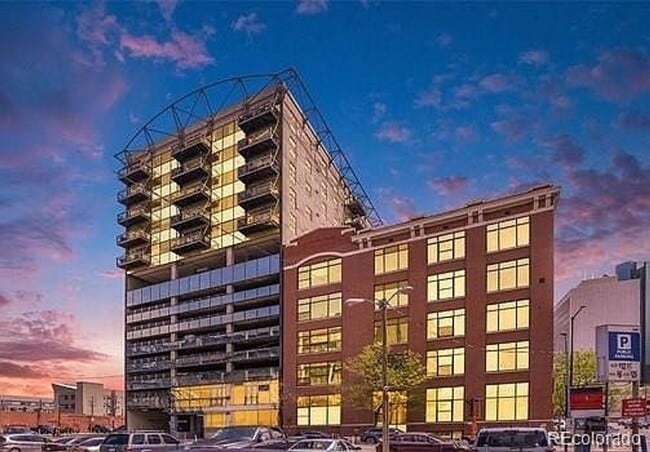 Building Photo - Beautifully Renovated Skyloft One-Bedroom — Available for Move-In May 10th