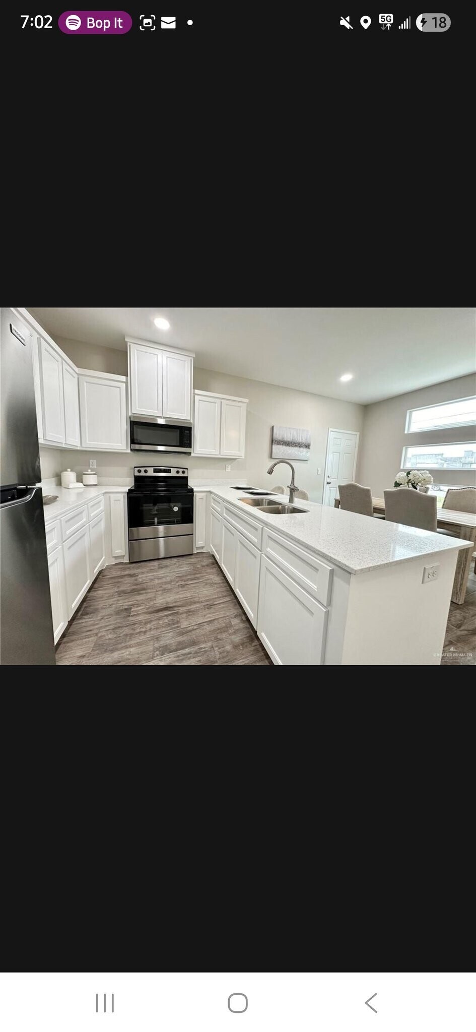 Building Photo - 425 E Acacia Ave