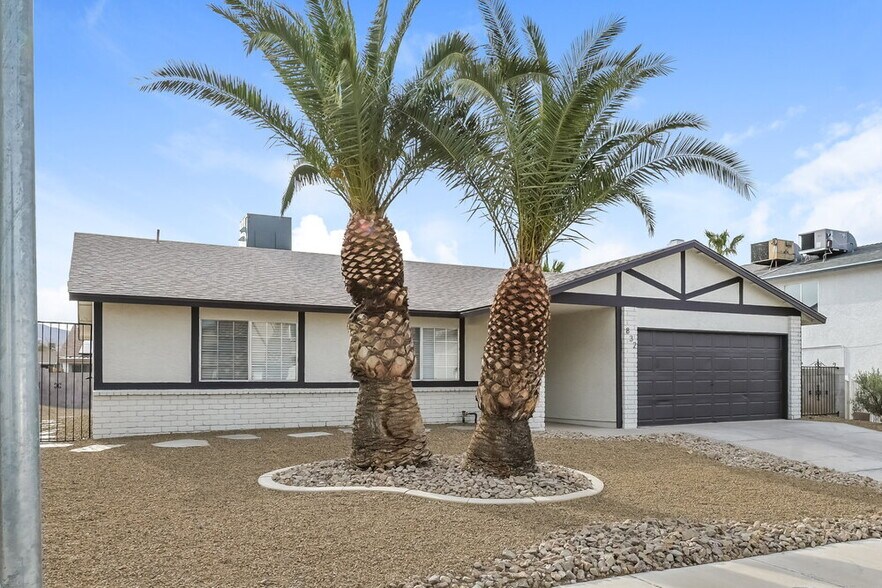 Building Photo - 832 Cherry Dr