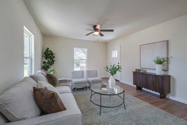 Building Photo - 1101 Anthony St