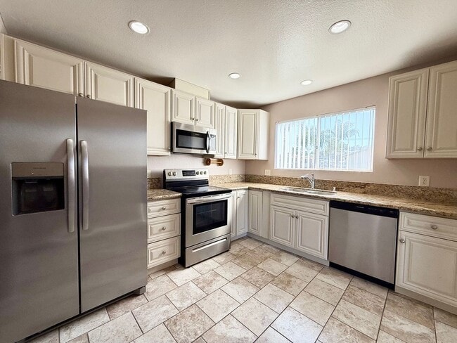 Building Photo - Chamberlain Apartments