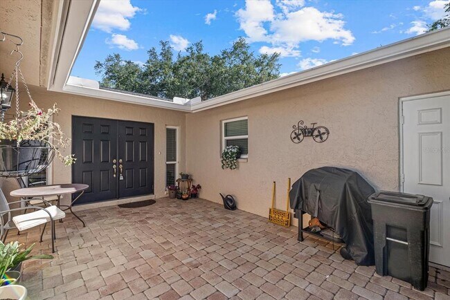 Building Photo - 6916 W Country Club Dr N