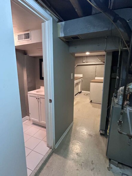 Building Photo - 215 W 89th St