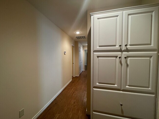 Building Photo - 406 36th St