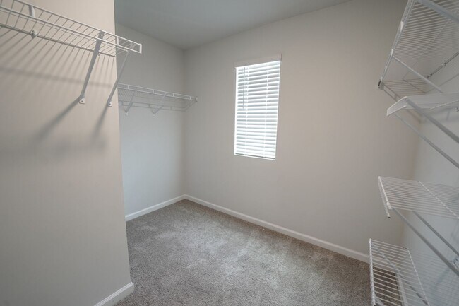 Building Photo - AVAILABLE NOW!