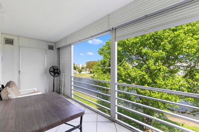 Building Photo - 3028 Harwood D