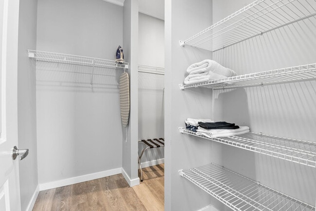 Building Photo - 95 Broadway-SI ID1240381P