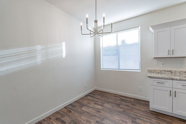 Building Photo - Move right in to your dream home!