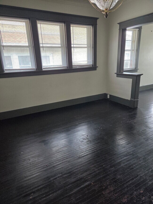 Building Photo - 429 W Hanssler Pl