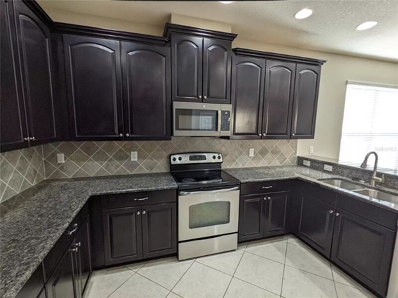 Building Photo - 16044 Bella Woods Dr