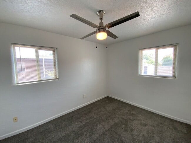 Building Photo - 2 Bedroom Single Story Home Available Near...