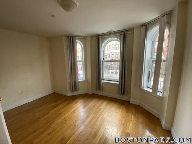 Building Photo - 90 Westland Ave