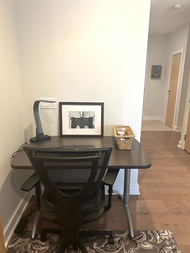 Building Photo - Gorgeous Fully Furnished 2BR/1BA Condo Ava...