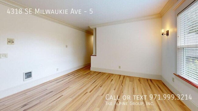 Building Photo - 4318 SE Milwaukie Ave