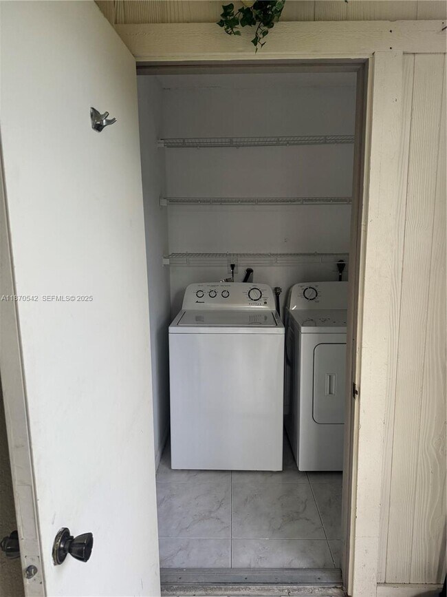 Building Photo - 9620 W McNab Rd