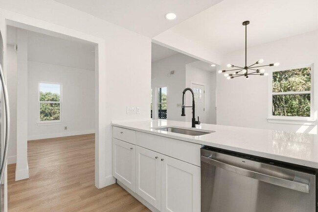 Building Photo - 814 W Mary St