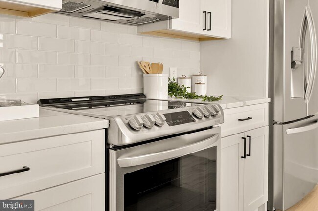 Building Photo - 927 Kennedy St NW