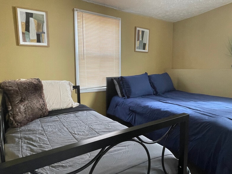 Building Photo - 888 W Lombard St