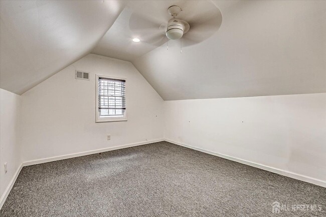 Building Photo - 14 Linden St