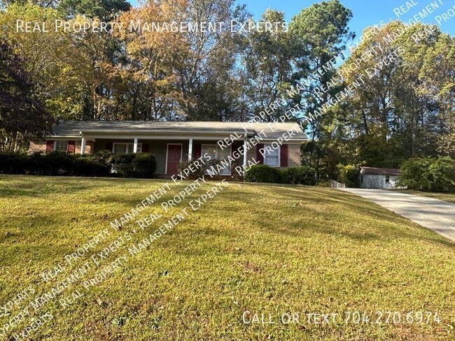 Building Photo - **MOVE IN SPECIAL!**Charming 3BR/2.5BA Ran...