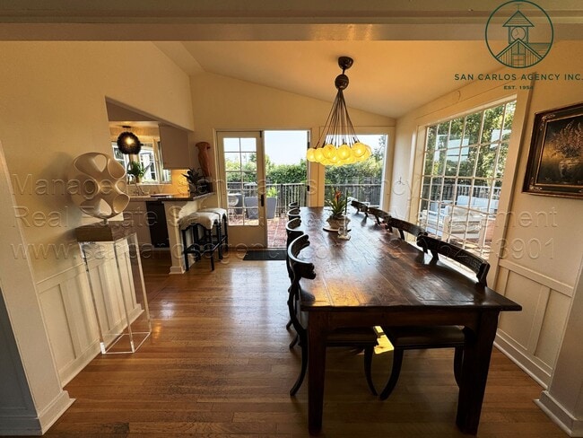Building Photo - 3 Bed / 2 Bath Charming Carmel Point Home