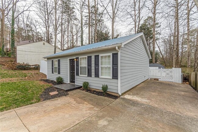 Building Photo - 2/1 Cottage home in Forsyth Co near Lake L...