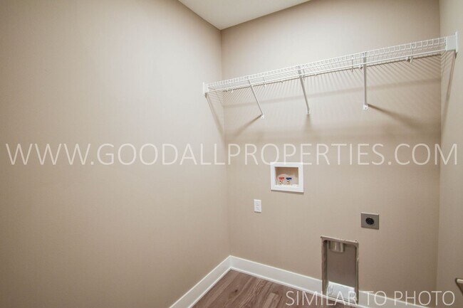 Building Photo - Wonderful 5 bedroom, 3.5 bath with a finis...