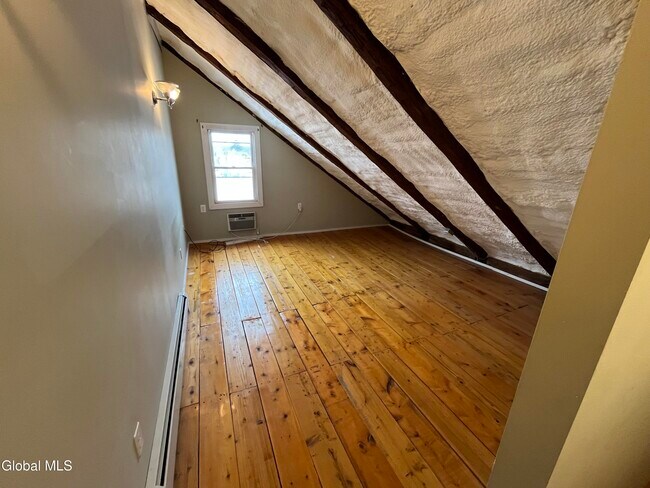 Building Photo - 715 Hudson Ave