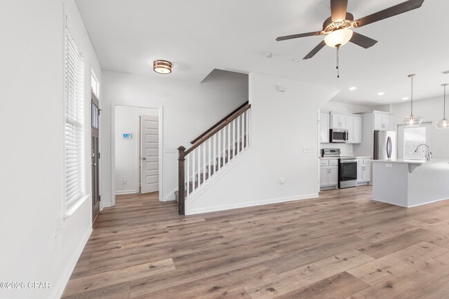 Building Photo - 413 Raven Ln