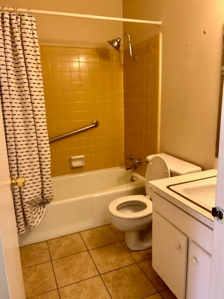 Building Photo - 807 West Trinity Avenue