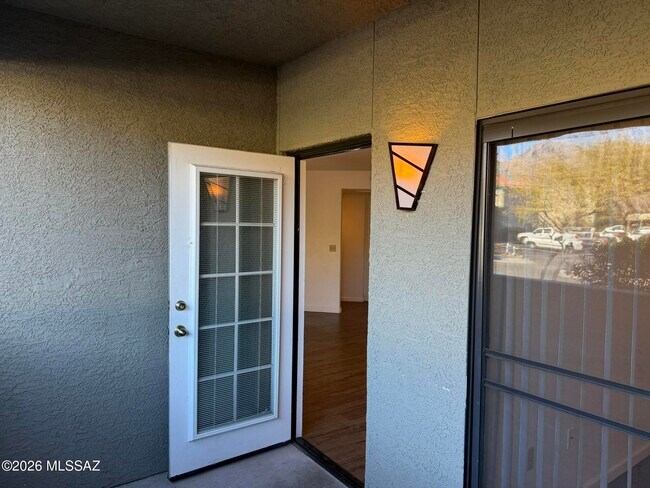 Building Photo - 5751 N Kolb Rd