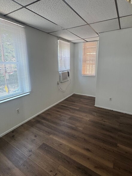 Building Photo - 239 Amber St