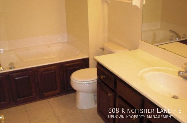 Building Photo - 608 Kingfisher Ln