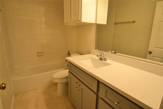 Building Photo - 12118 Green Trails Dr