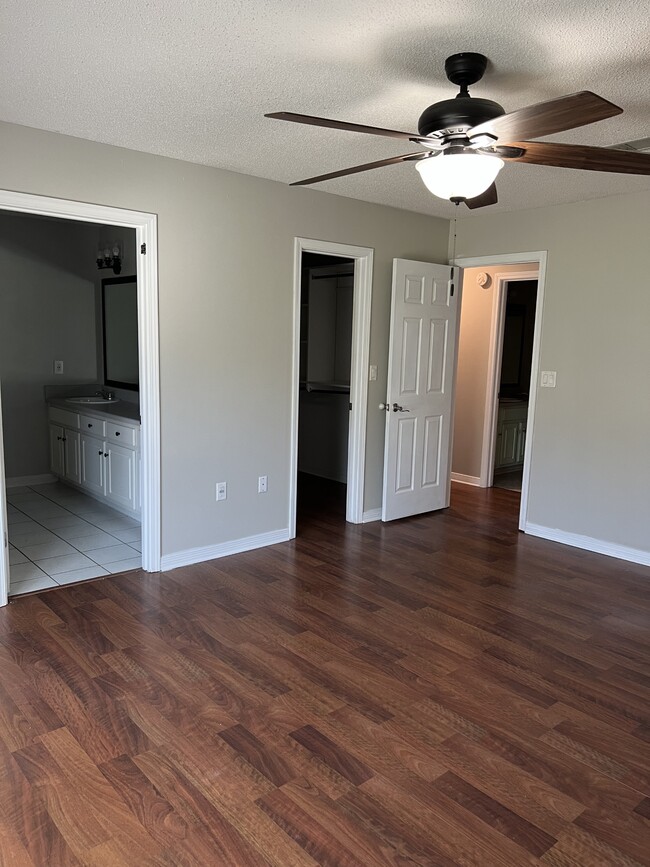 Building Photo - 160 Nicole Ln