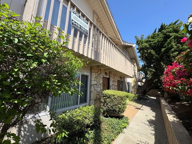 Building Photo - Spacious Ventura Keys Condo- Enjoy The Marina Life!