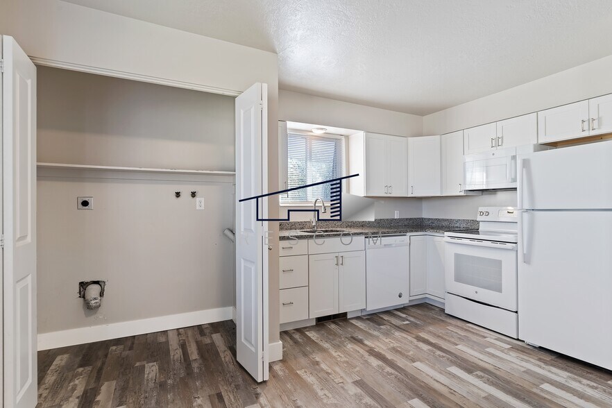 Building Photo - 447 W 4900 S