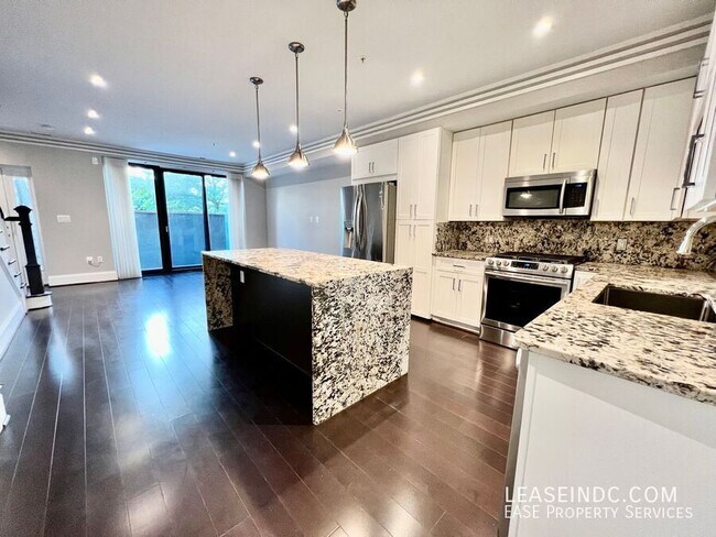 Building Photo - 4525 1/2 Georgia Avenue NW-#1