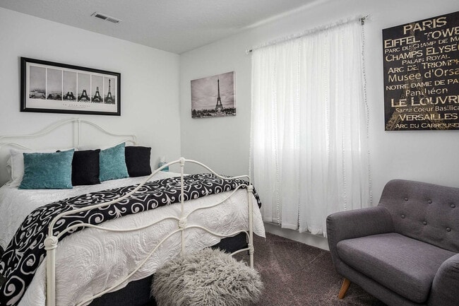 Building Photo - 2273 N Elderberry Dr