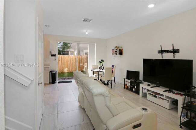 Building Photo - 2432 SE 10th St