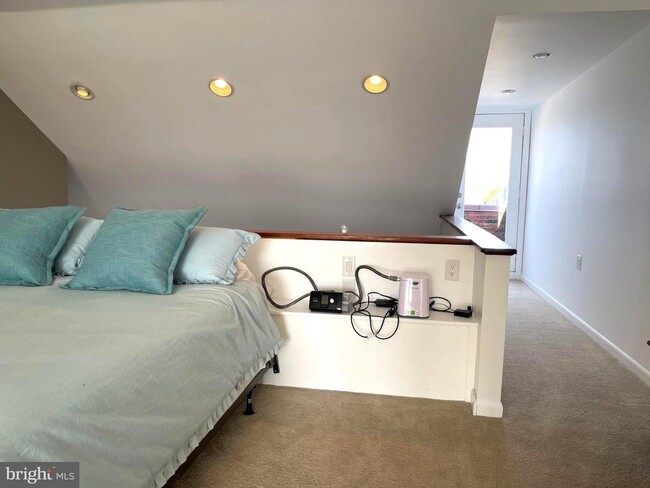 Building Photo - 28 Main St