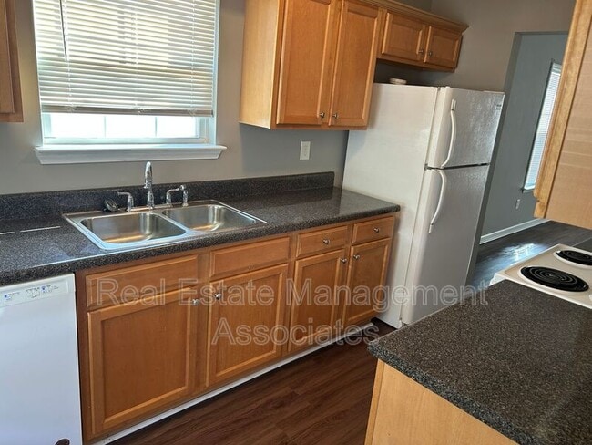 Building Photo - 1710 Summerwoods Ln