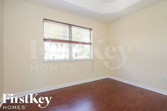 Building Photo - 2412 NE 41st Pl