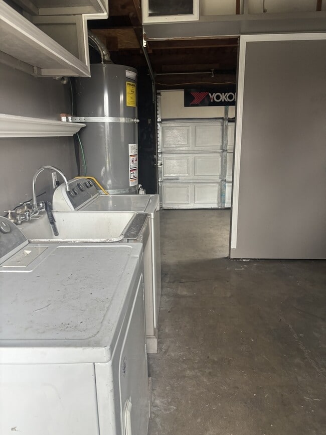 Building Photo - This charming 2-bedroom, 1-bathroom home in the heart of Modesto