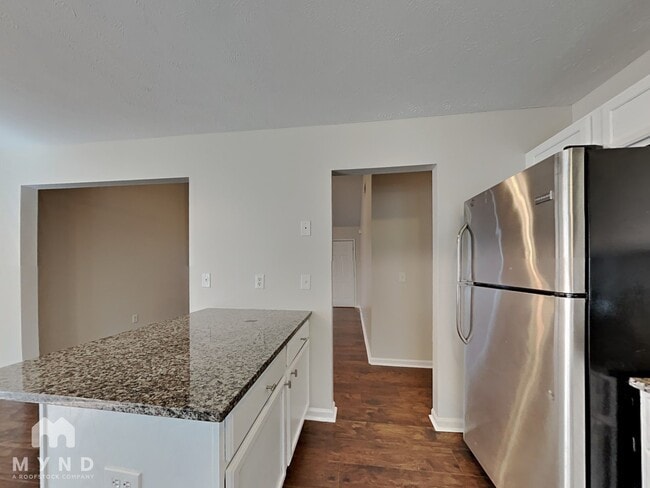 Building Photo - 207 Lake Forest Dr