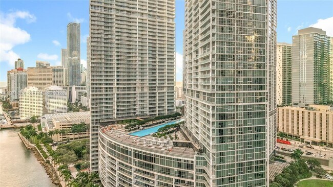 Building Photo - 475 Brickell Ave