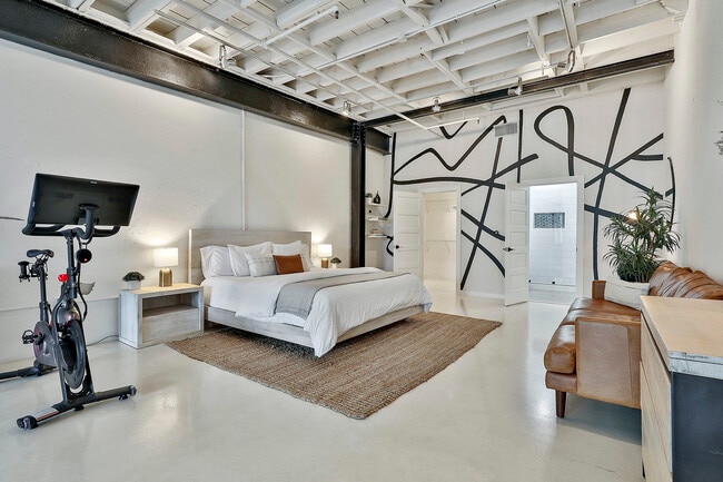 Building Photo - 675 Greenwood Ave NE