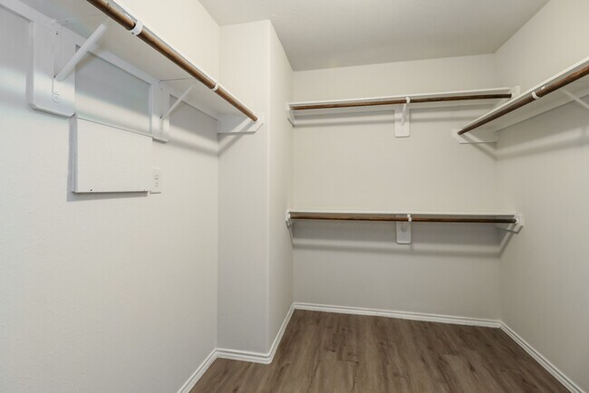 Building Photo - 405 N Meadows Dr