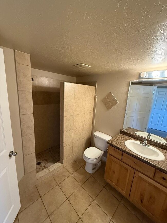 Building Photo - 139 W Ridge Rd